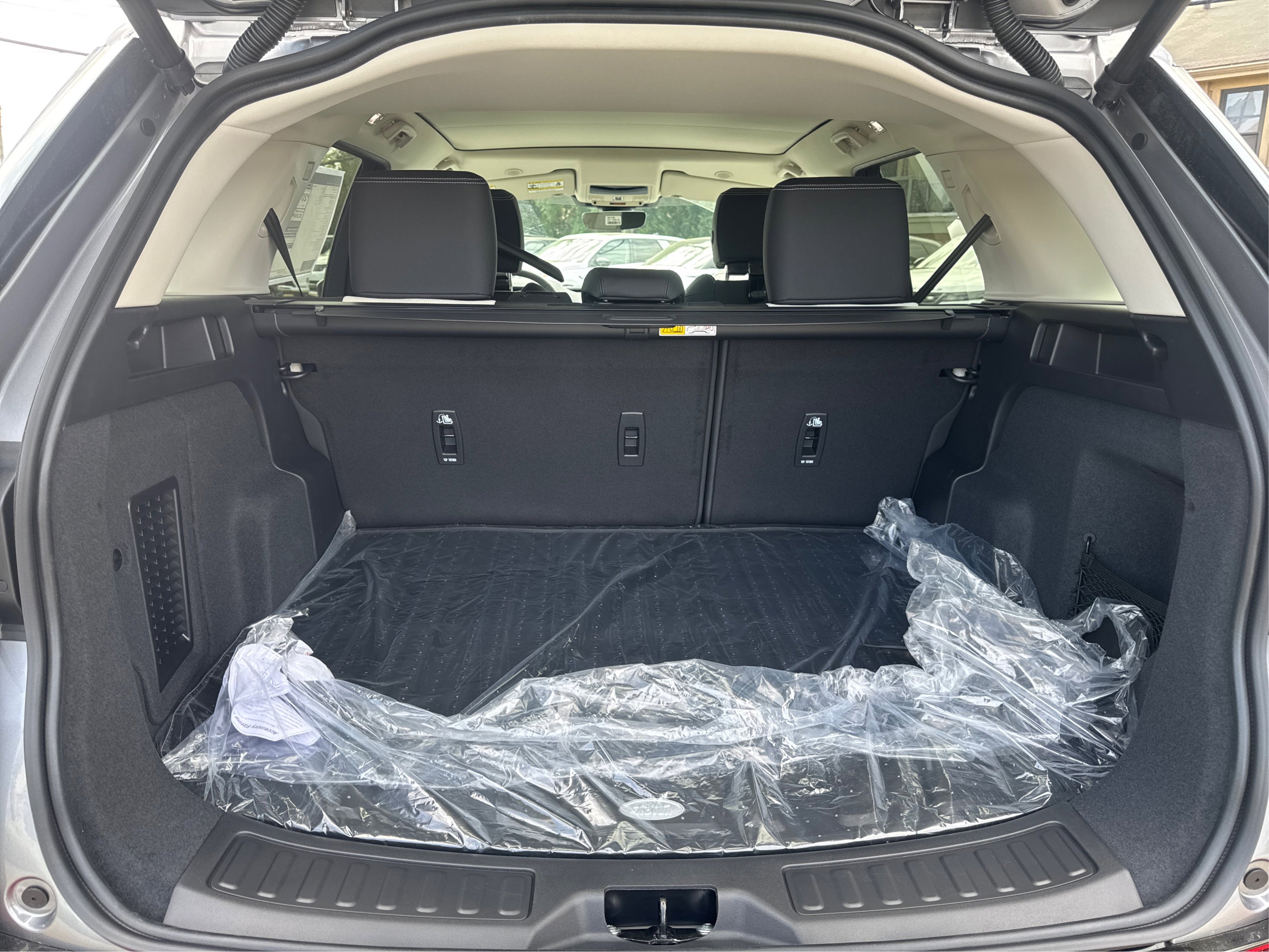 2025 Land Rover Discovery Sport S photo 11