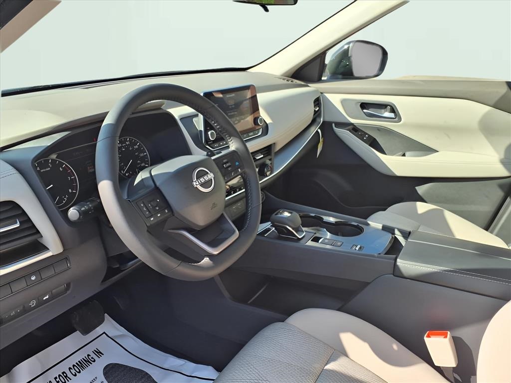 2025 Nissan Rogue SV photo 16