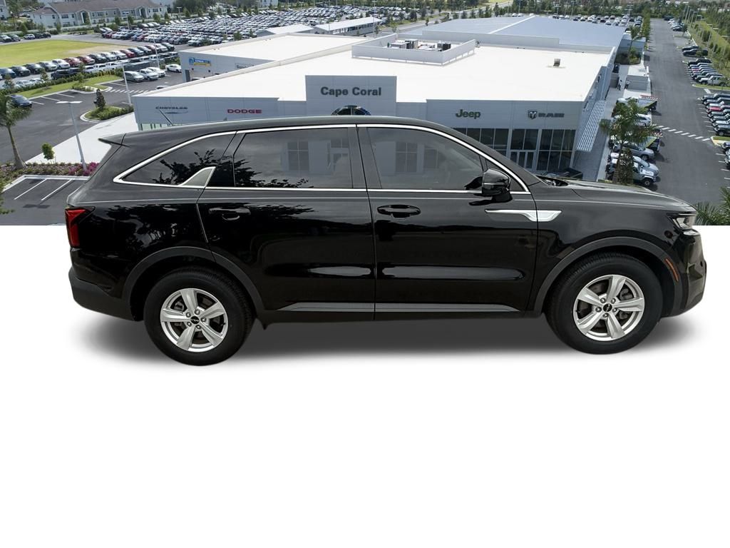 2022 Kia Sorento LX photo 3