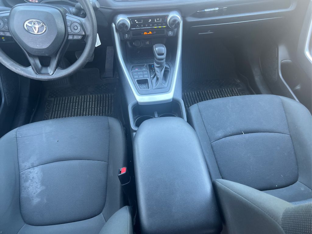 2024 Toyota RAV4 LE photo 18