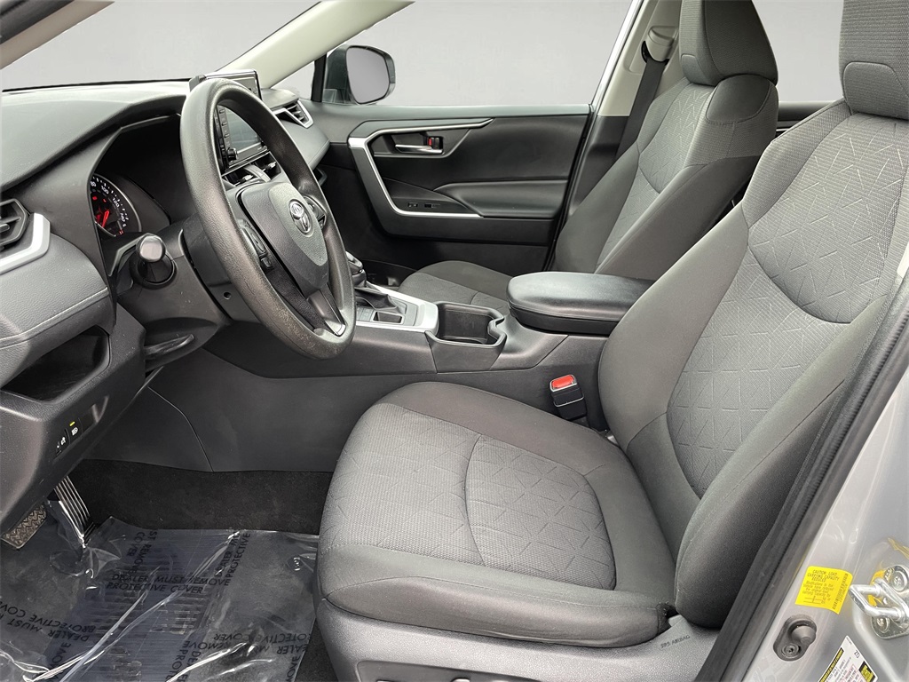 2022 Toyota RAV4 XLE photo 13