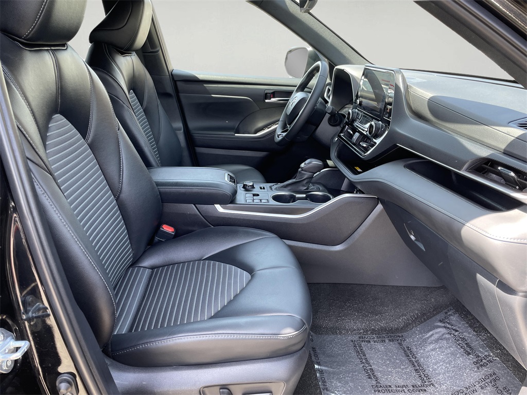 2024 Toyota Highlander XSE photo 12