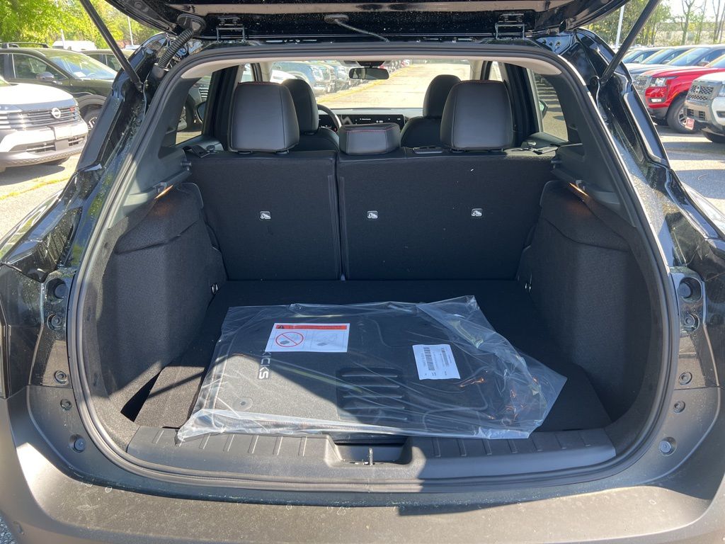 2025 Nissan Kicks SR photo 14