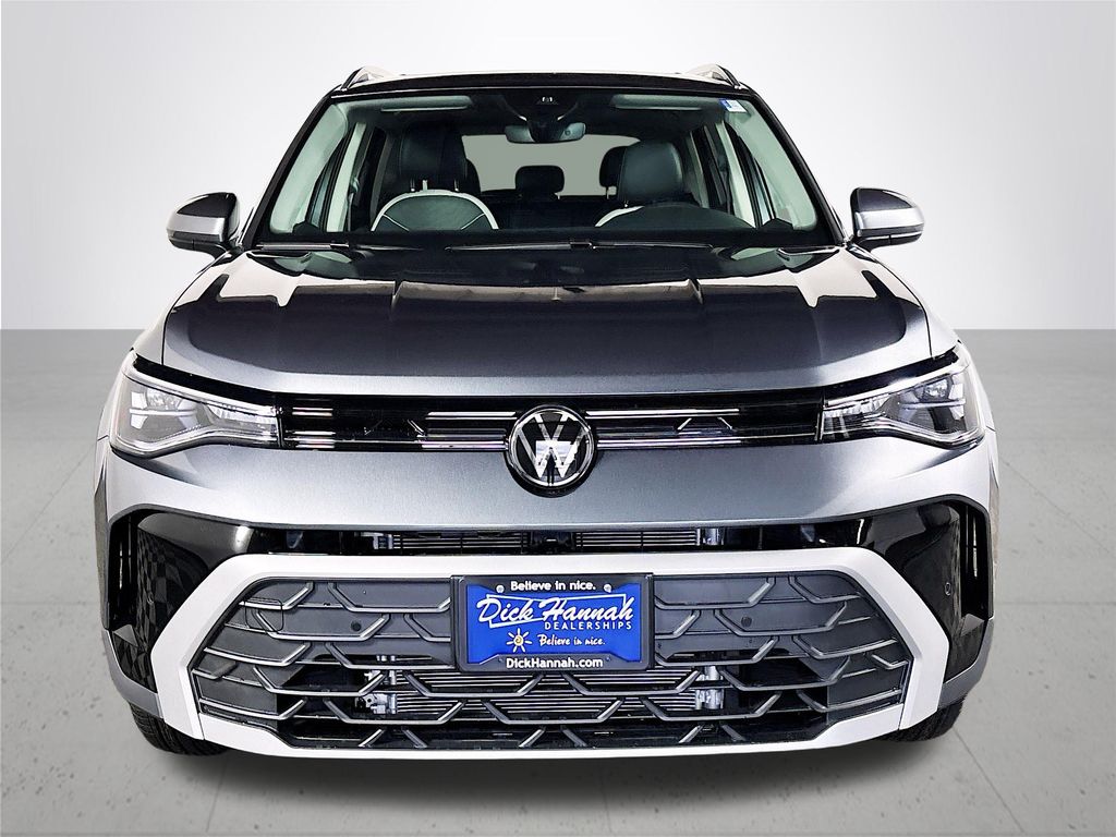 2025 Volkswagen Taos SE photo 3