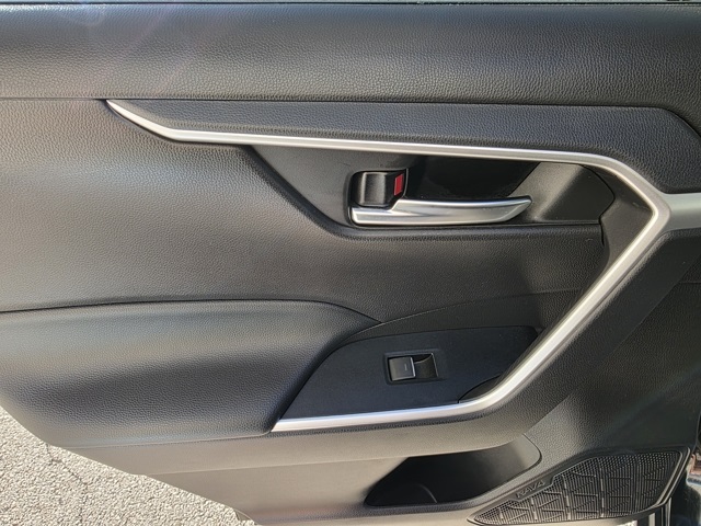 2022 Toyota RAV4 XLE photo 10