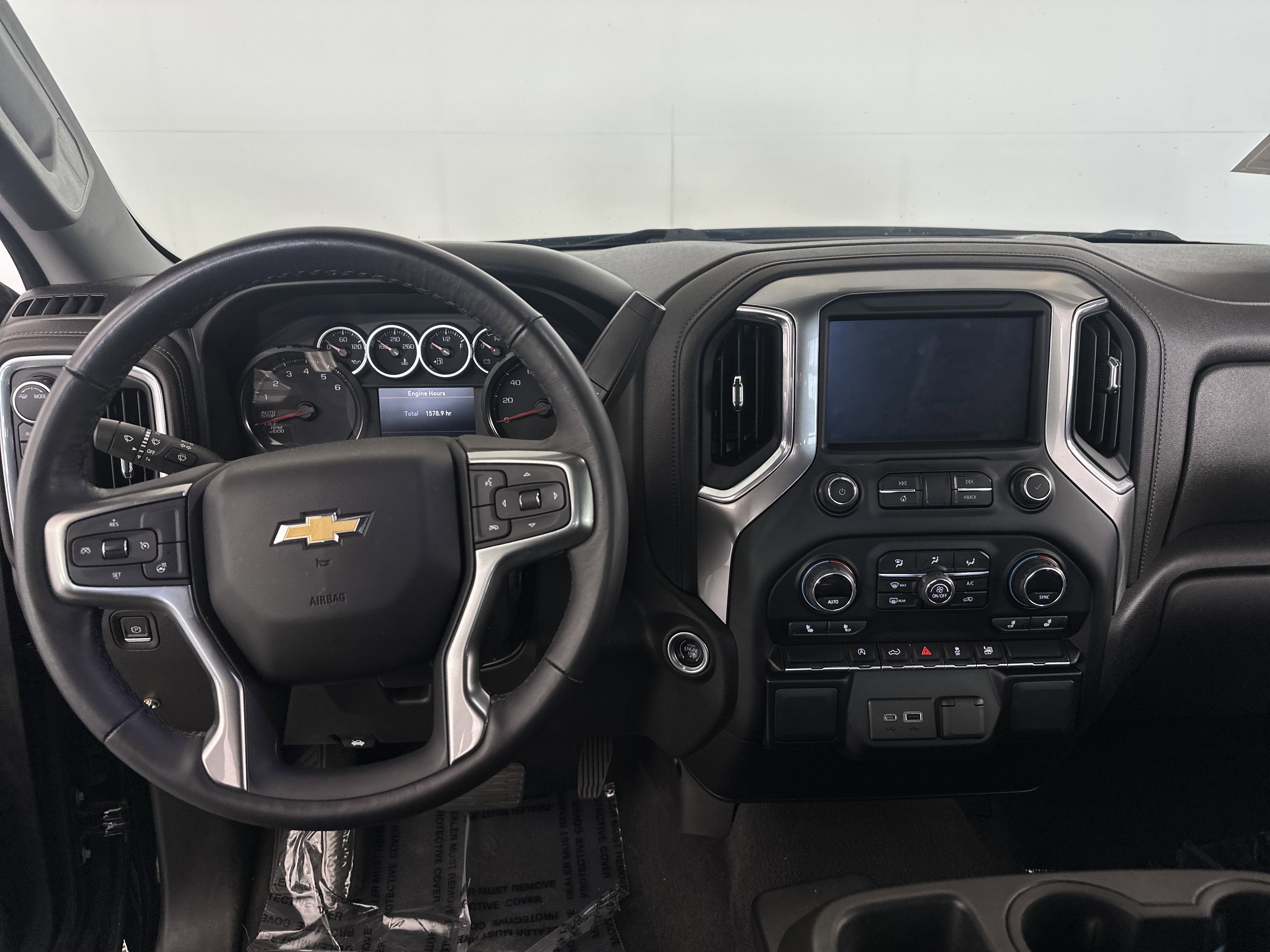 2022 Chevrolet Silverado 1500 LT photo 2
