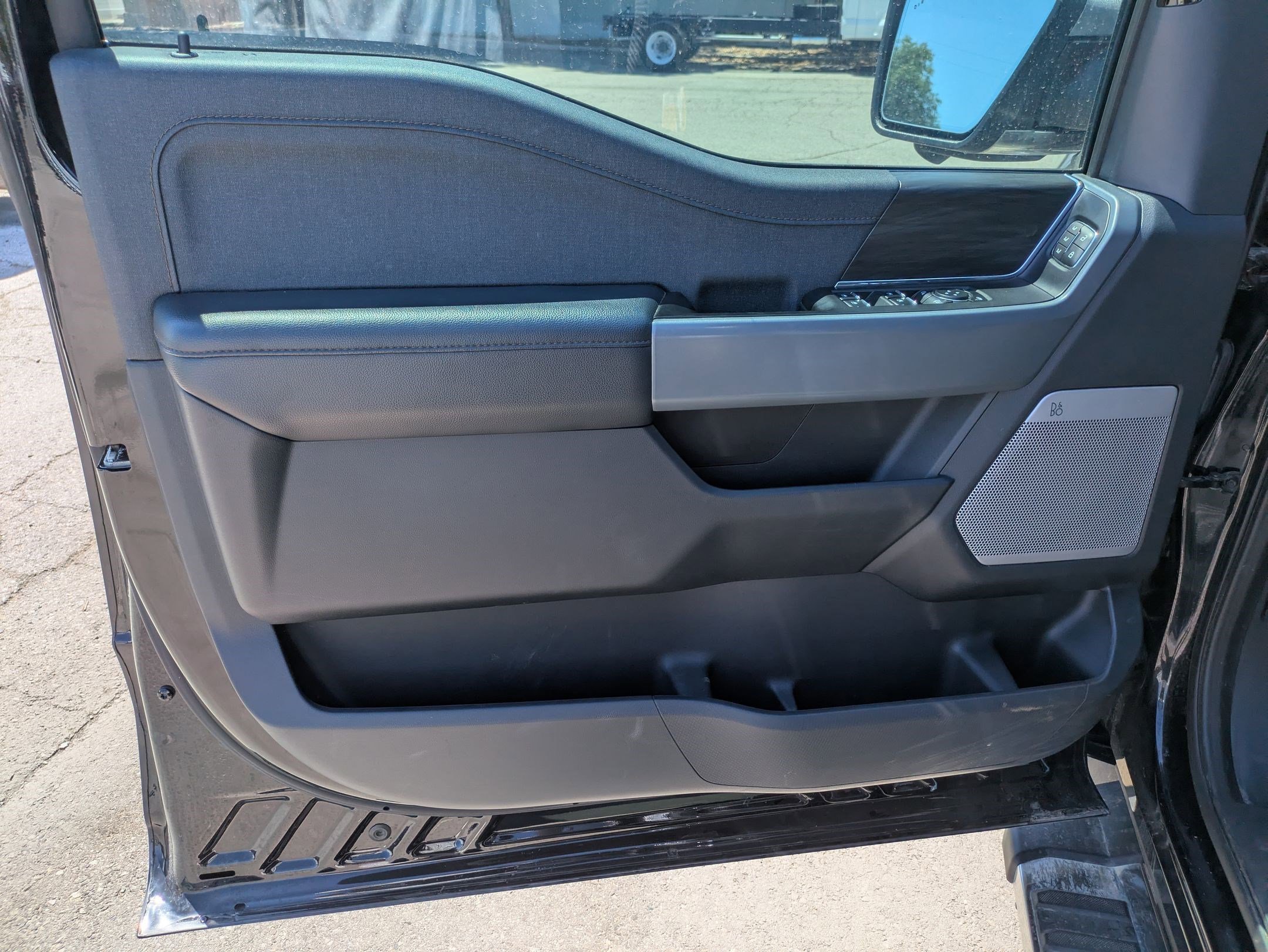 2024 Ford F-150 Lariat photo 11