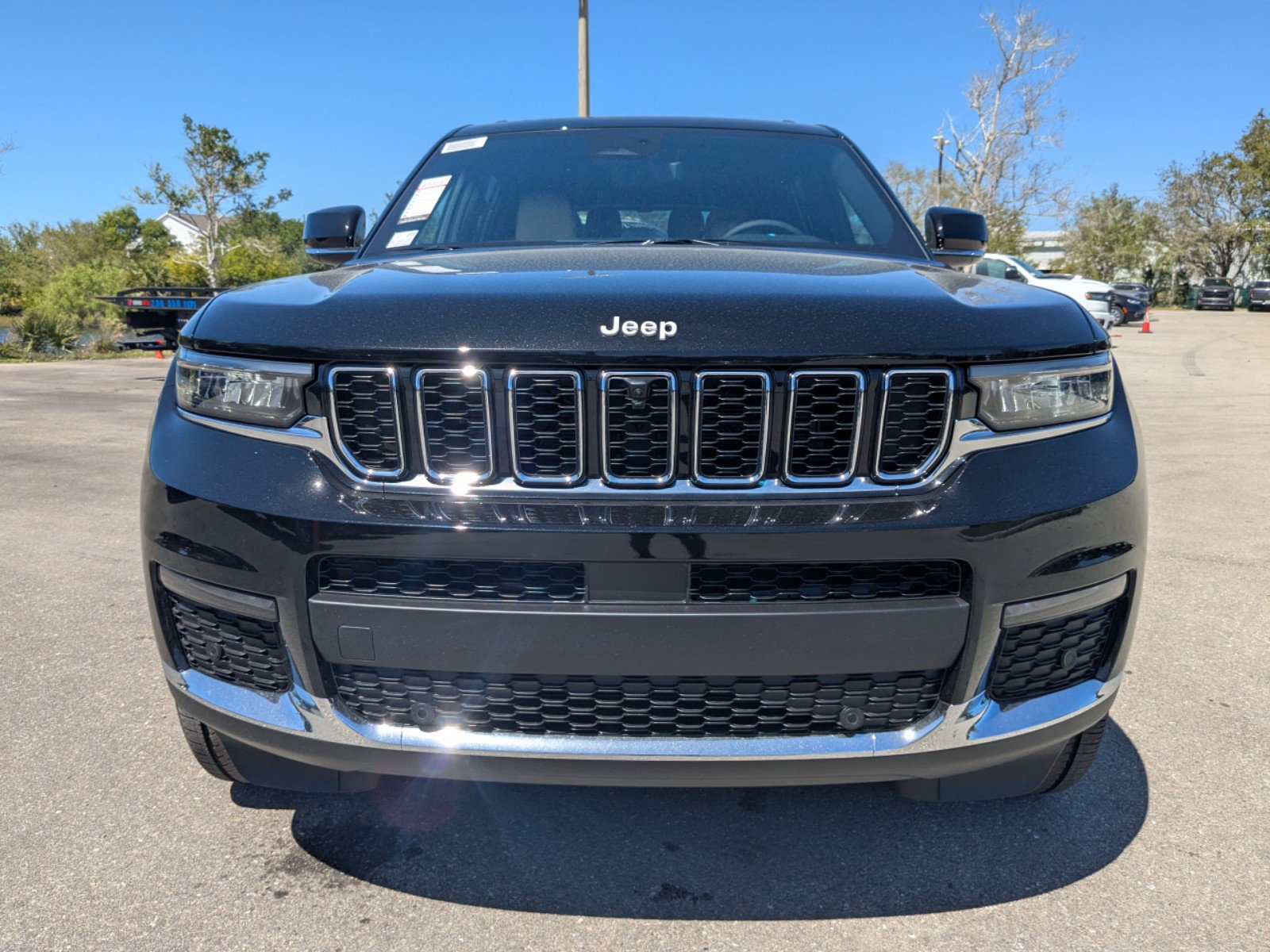 2025 Jeep Grand Cherokee Limited photo 2