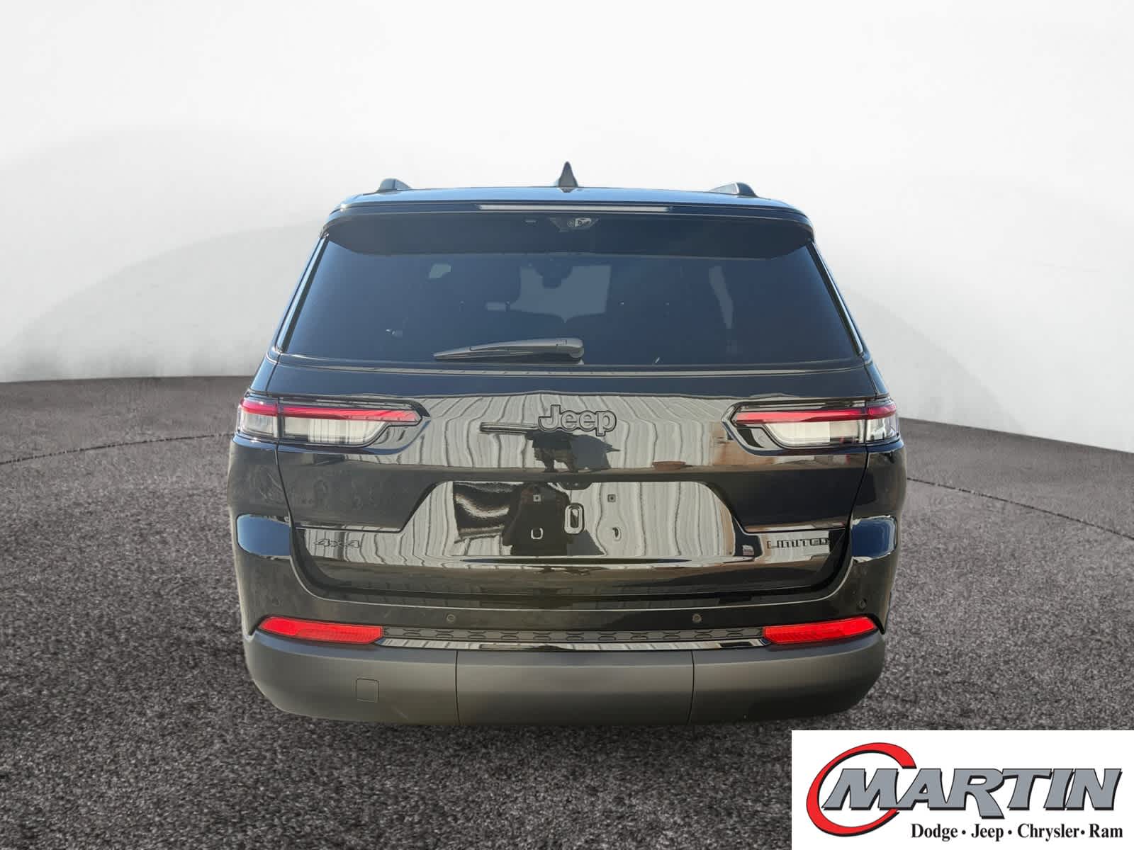 2025 Jeep Grand Cherokee Limited photo 3