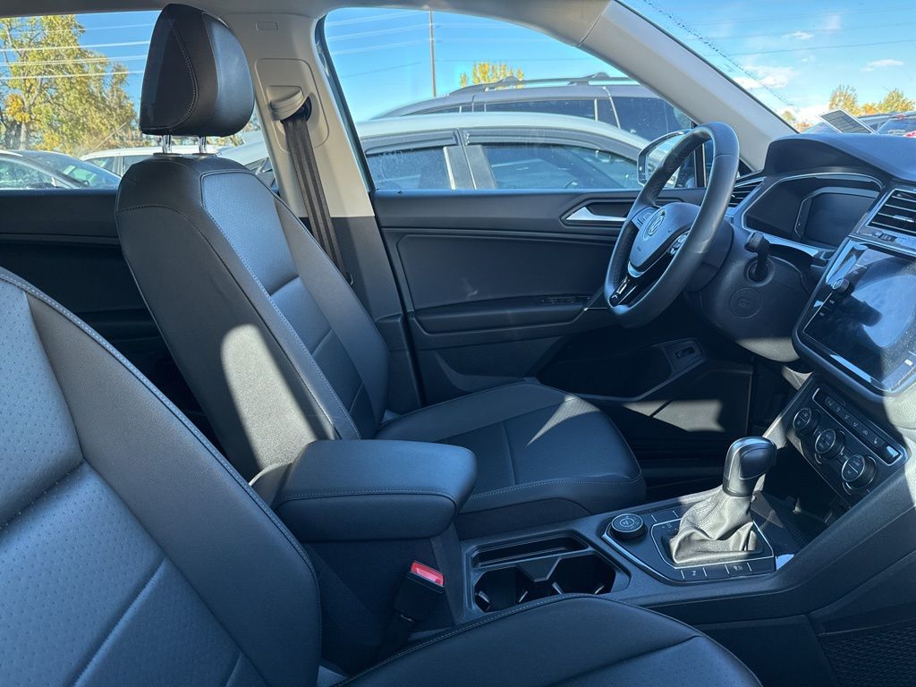 2020 Volkswagen Tiguan SEL photo 2
