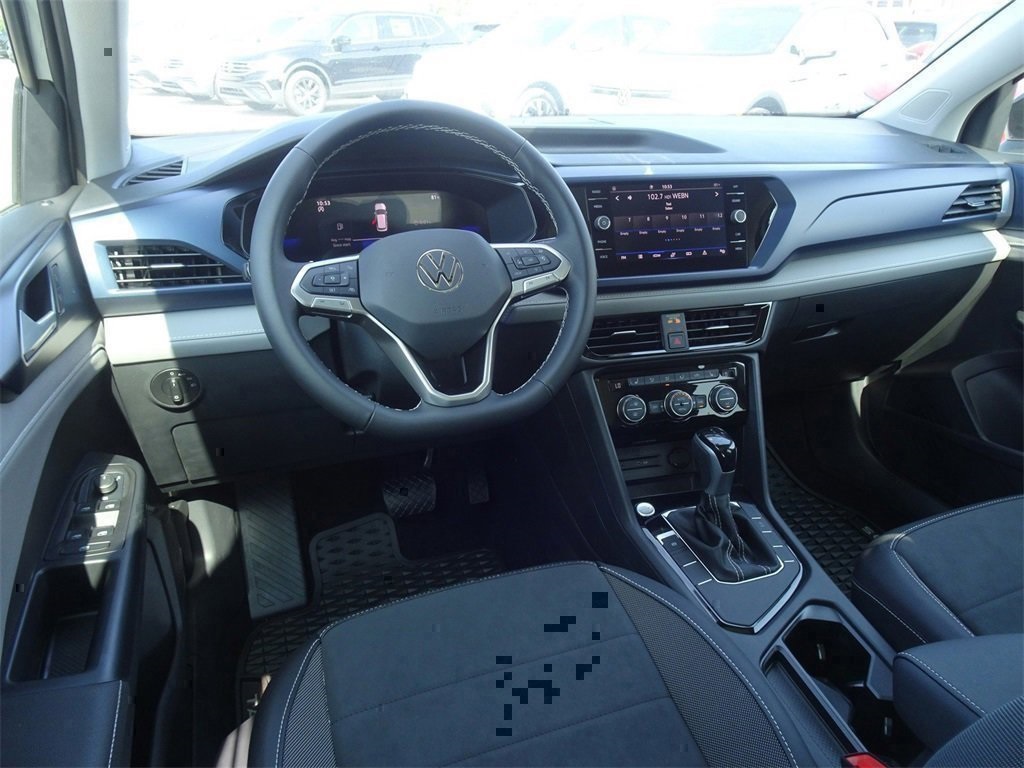 2024 Volkswagen Taos SE photo 13