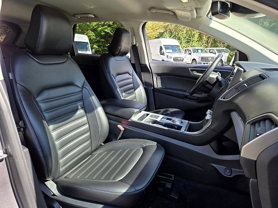2021 Ford Edge SEL photo 17