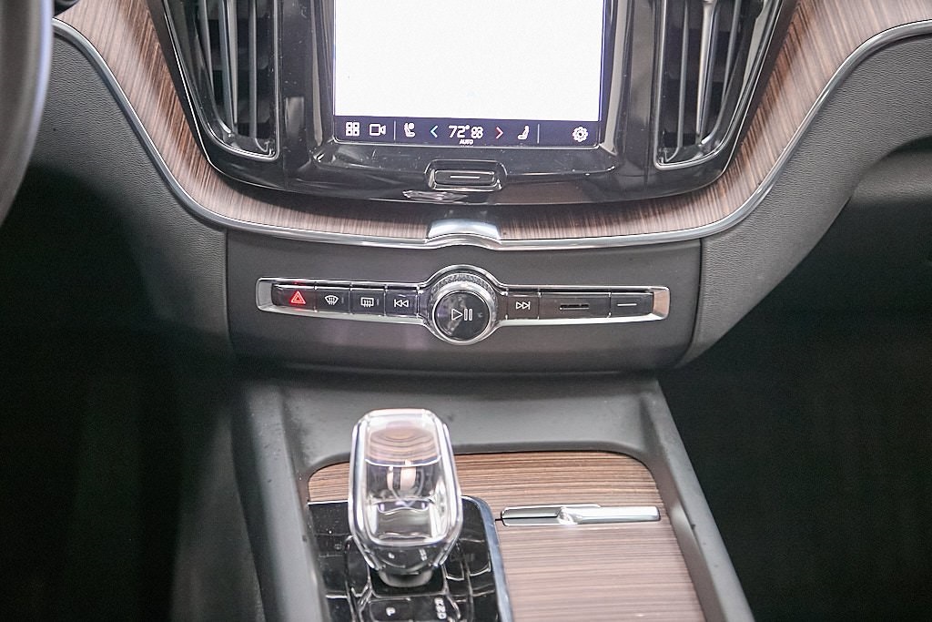 2023 VOLVO XC60 - Image 31