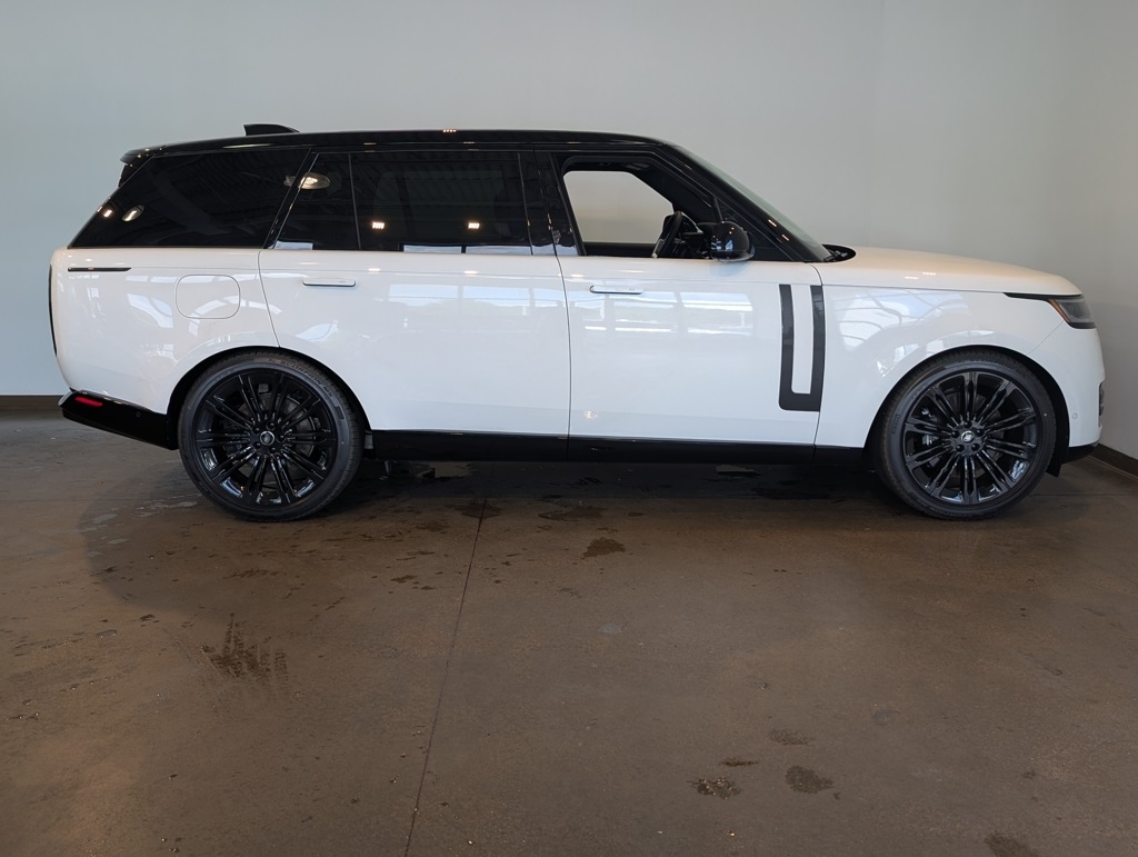 2025 Land Rover Range Rover SE photo 6