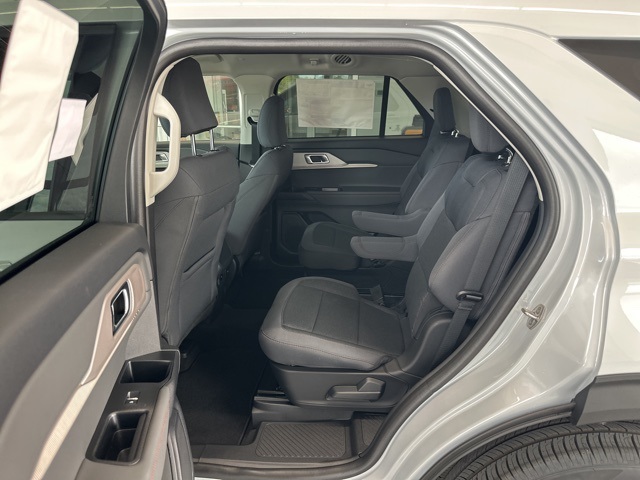 2025 Ford Explorer photo 38