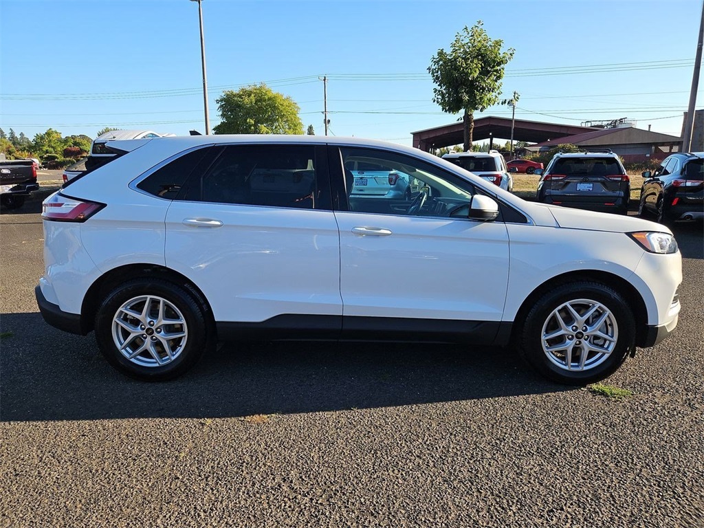 2024 Ford Edge SEL photo 5