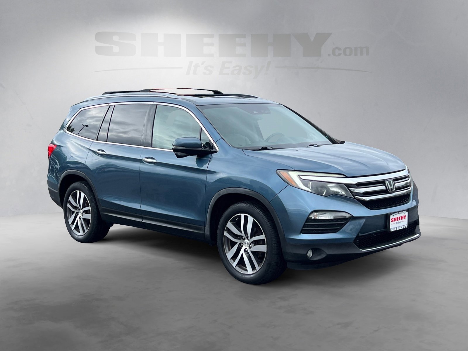 2016 Honda Pilot Touring photo 2