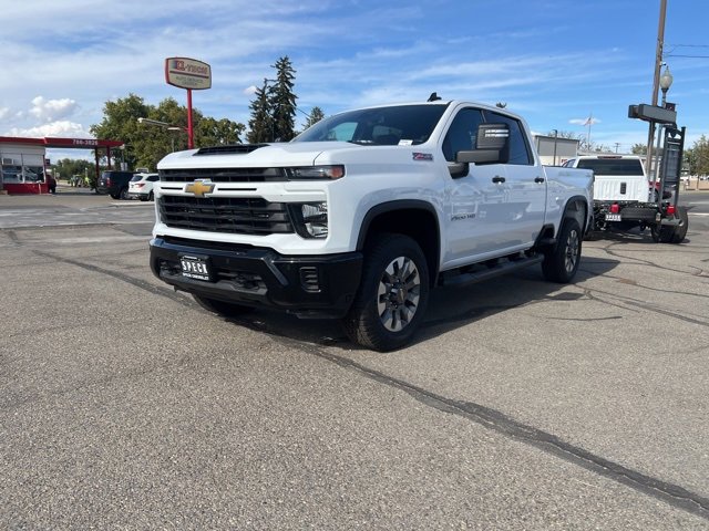 2025 Chevrolet Silverado 2500HD Custom photo 3