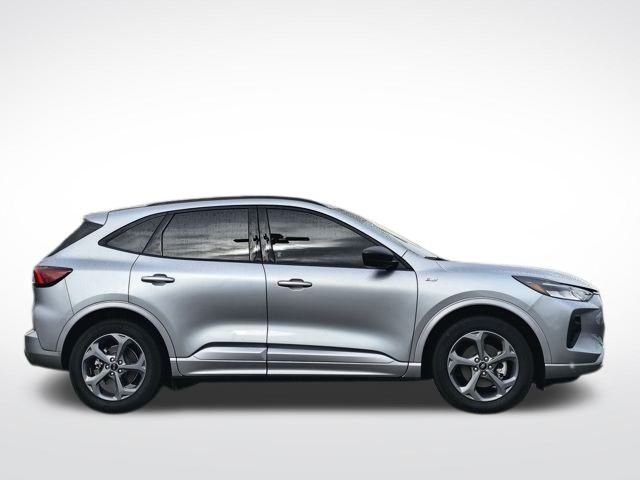 2024 Ford Escape ST-Line photo 4