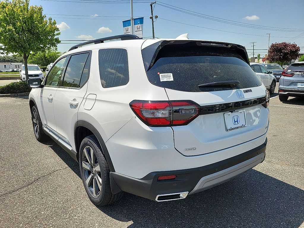 2025 Honda Pilot Touring photo 2
