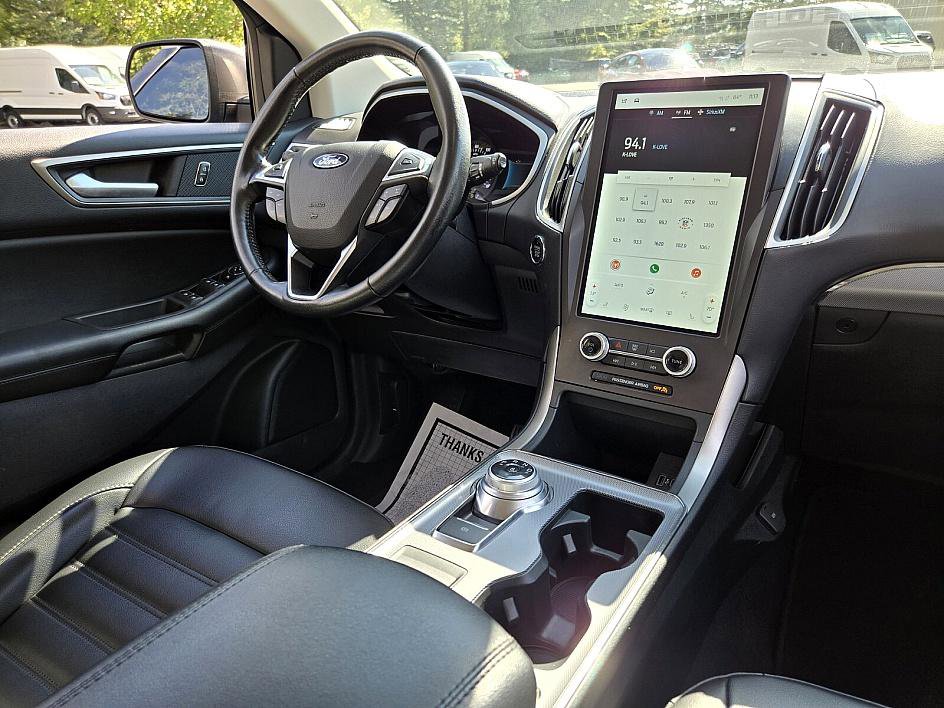2021 Ford Edge SEL photo 12