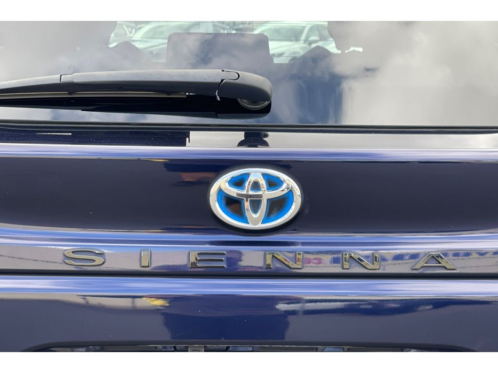 2022 Toyota Sienna XSE photo 41