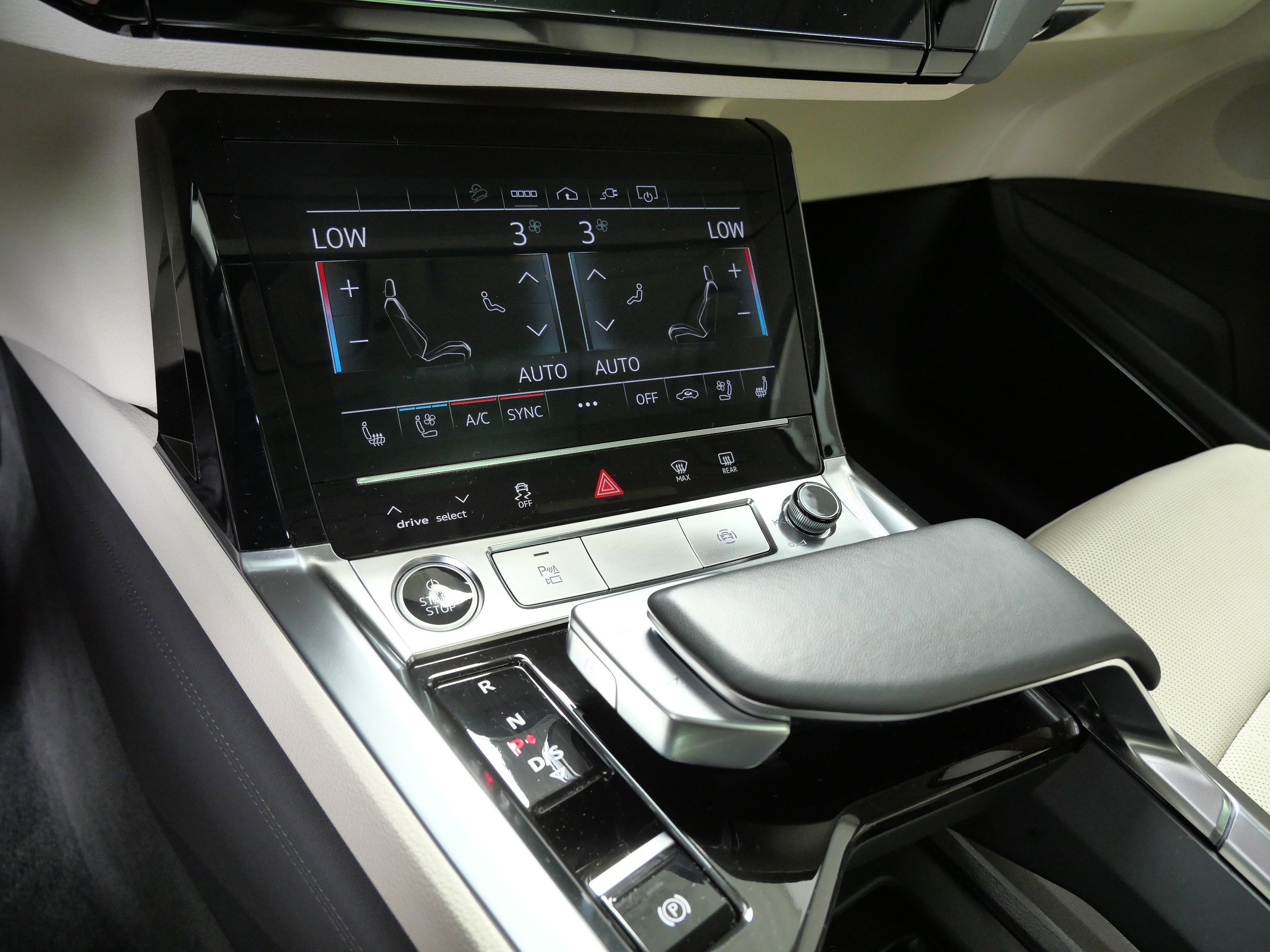 2024 Audi Q8 E-tron Premium Plus photo 19