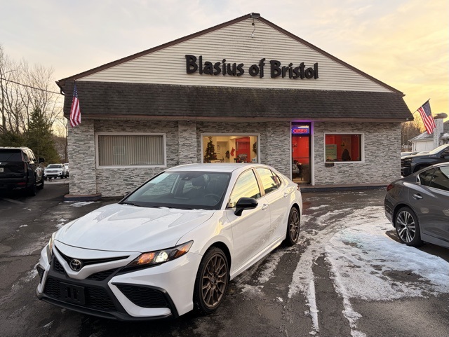 2024 Toyota Camry SE Nightshade's photo