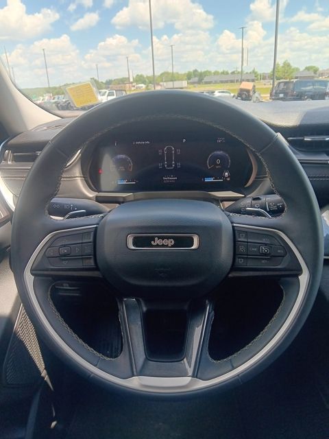 2023 Jeep Grand Cherokee Laredo photo 16