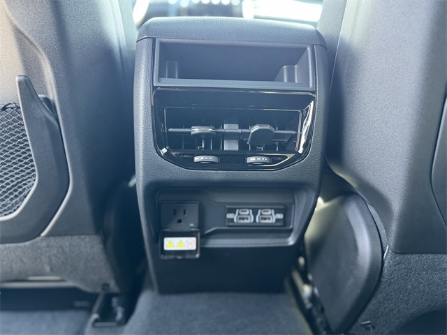 2025 Jeep Grand Cherokee Altitude X photo 12