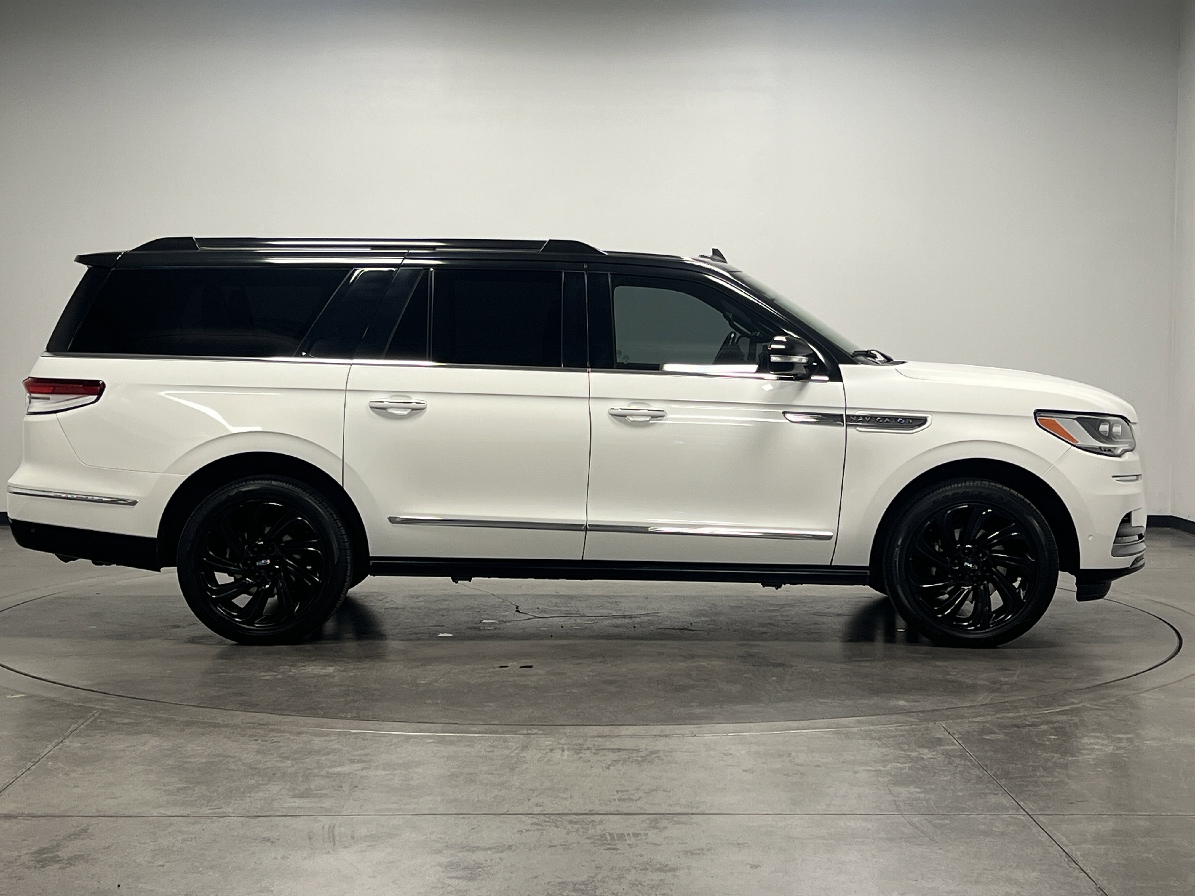 2022 Lincoln Navigator L Reserve photo 6