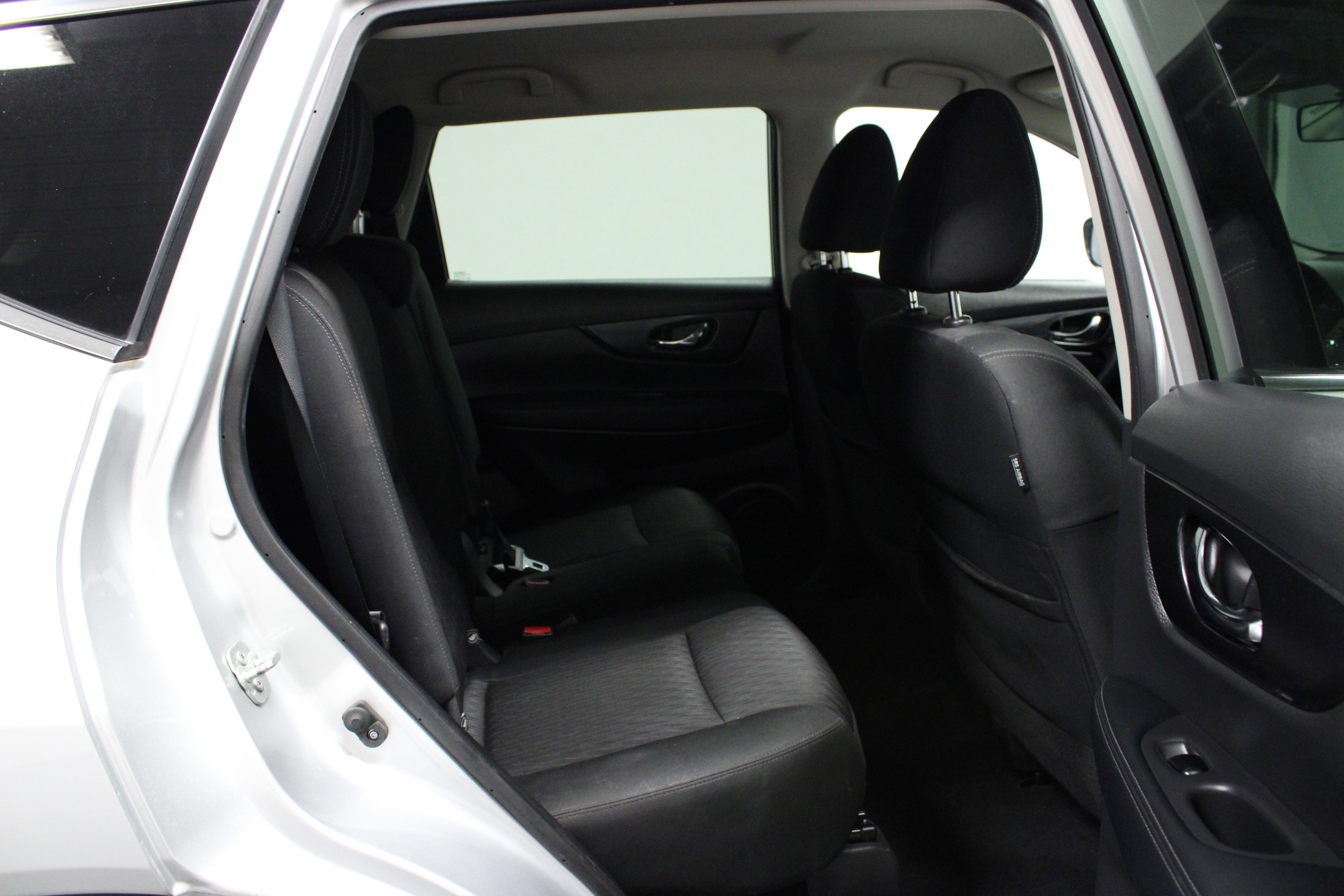 2020 Nissan Rogue SV photo 13