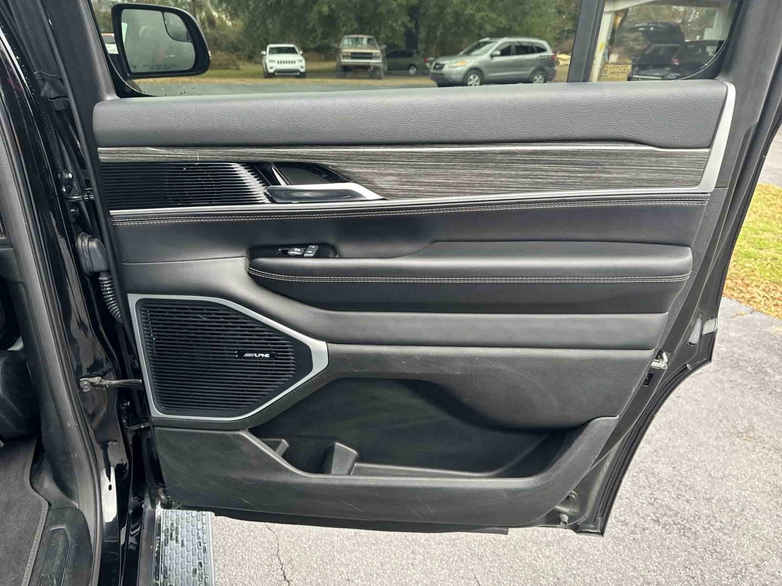 2022 Jeep Wagoneer Series III photo 30