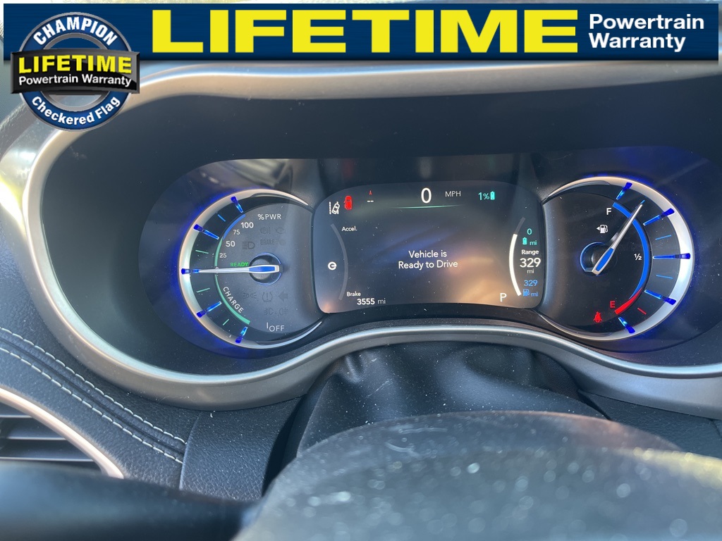 2025 Chrysler Pacifica Hybrid photo 4