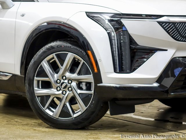 2025 Cadillac Optiq Luxury photo 3