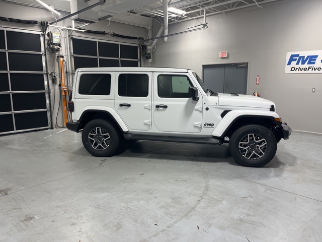 2026 Jeep Wrangler 4-Door Sahara's photo