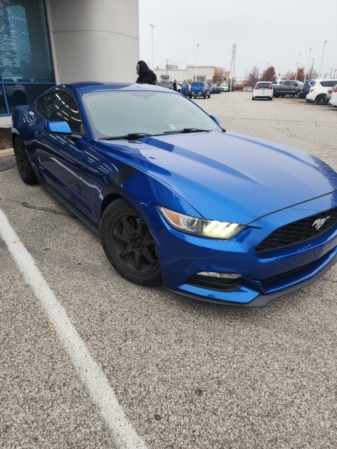 2017 Ford Mustang V6 photo 2