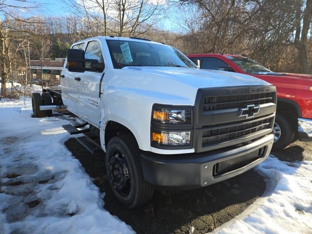 2024 Chevrolet Silverado 4500 Medium Duty Chassis Cab Work Truck's photo