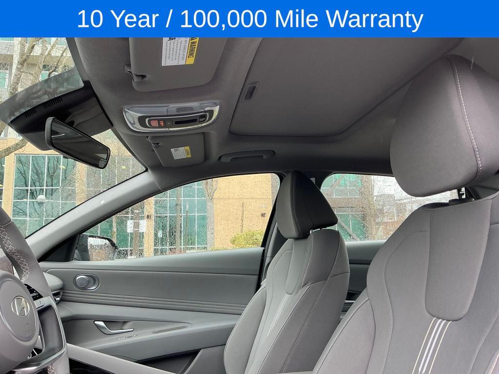 2025 Hyundai Elantra SEL Convenience photo 31