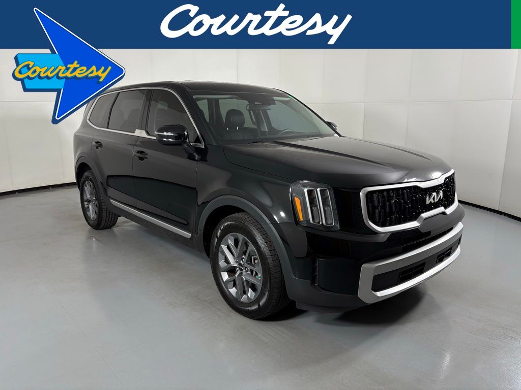 2023 Kia Telluride LX's photo