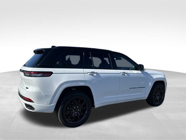 2025 Jeep Grand Cherokee Summit photo 4