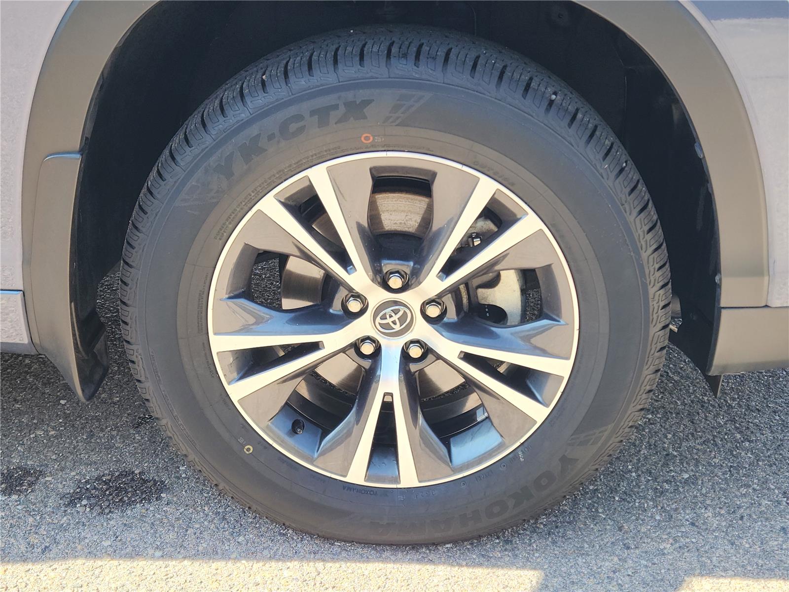 2016 Toyota Highlander Base Hybrid photo 15