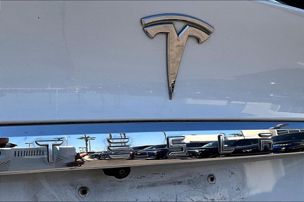 2020 Tesla Model X Long Range photo 8