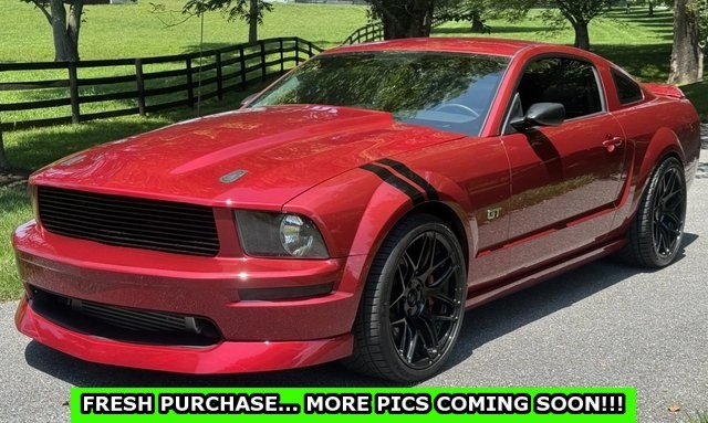 2005 Ford Mustang GT Deluxe