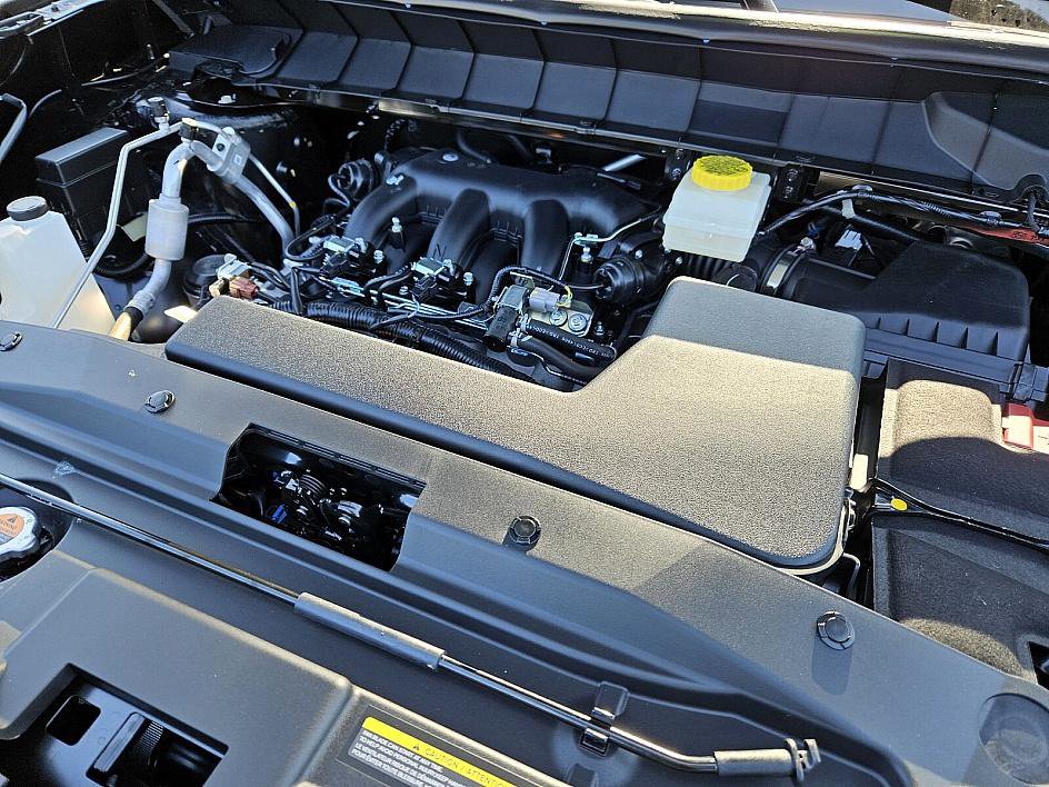 2025 Nissan Pathfinder SL photo 17