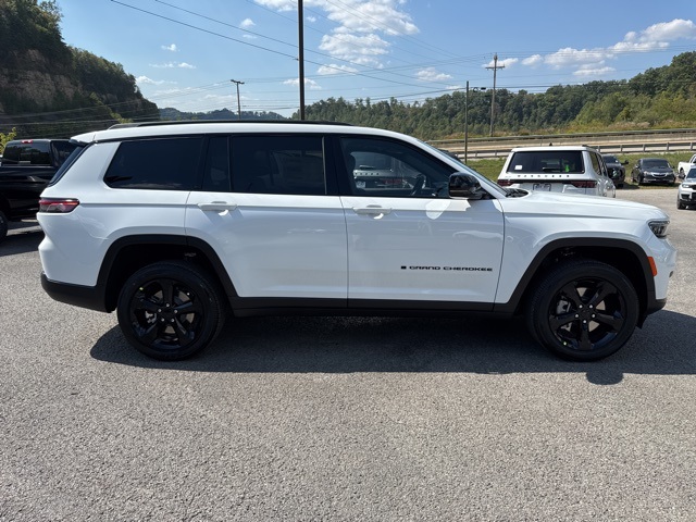 2025 Jeep Grand Cherokee Altitude X photo 2