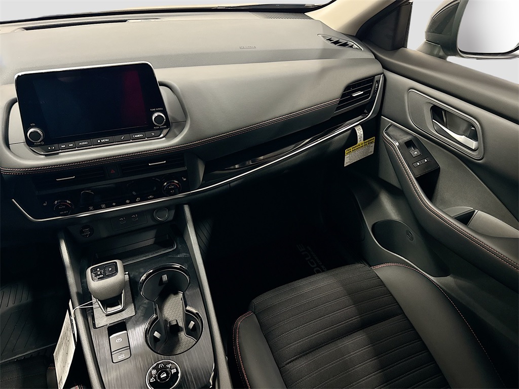 2026 Nissan Rogue SV photo 7
