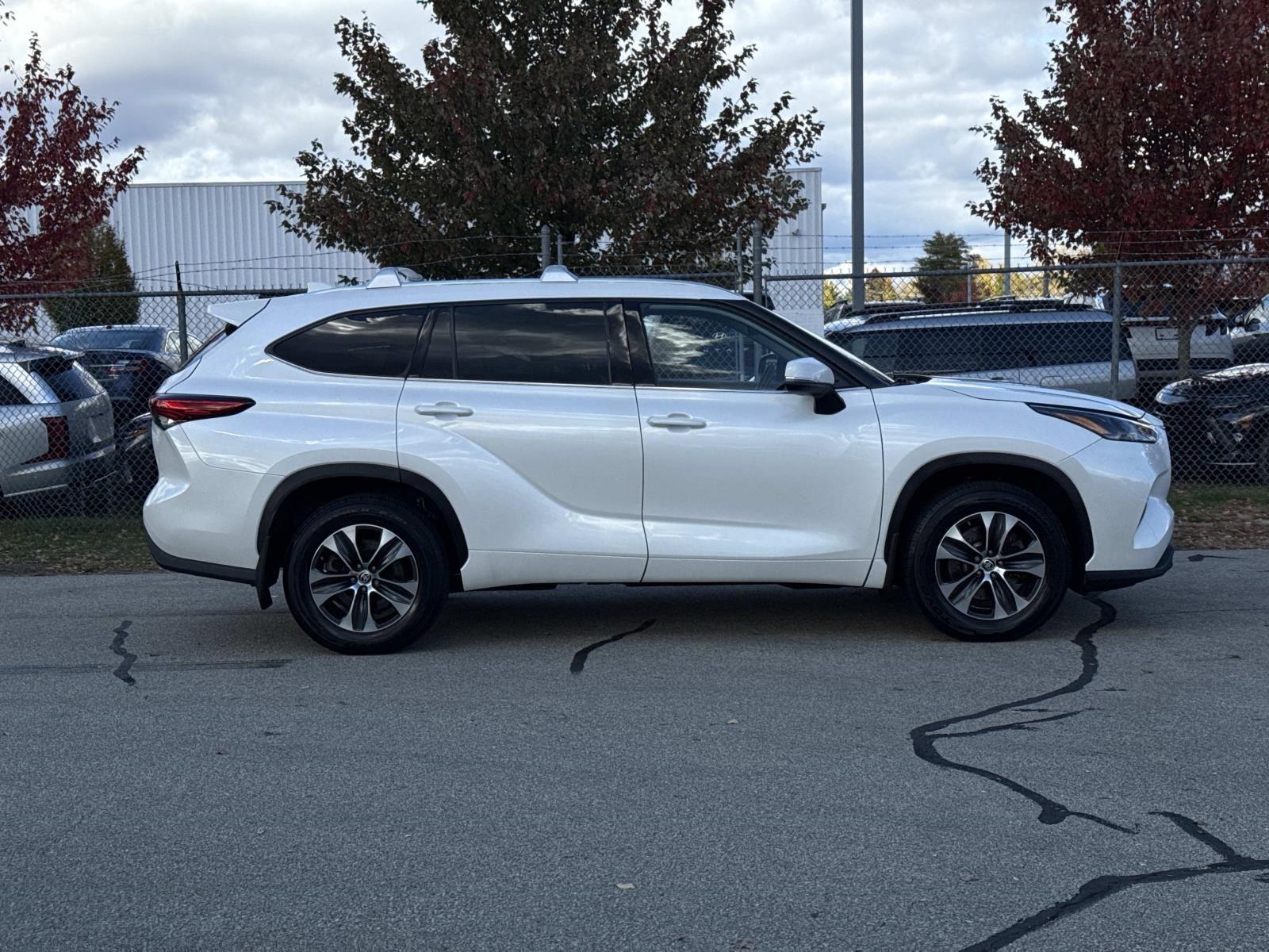 2021 Toyota Highlander XLE photo 4