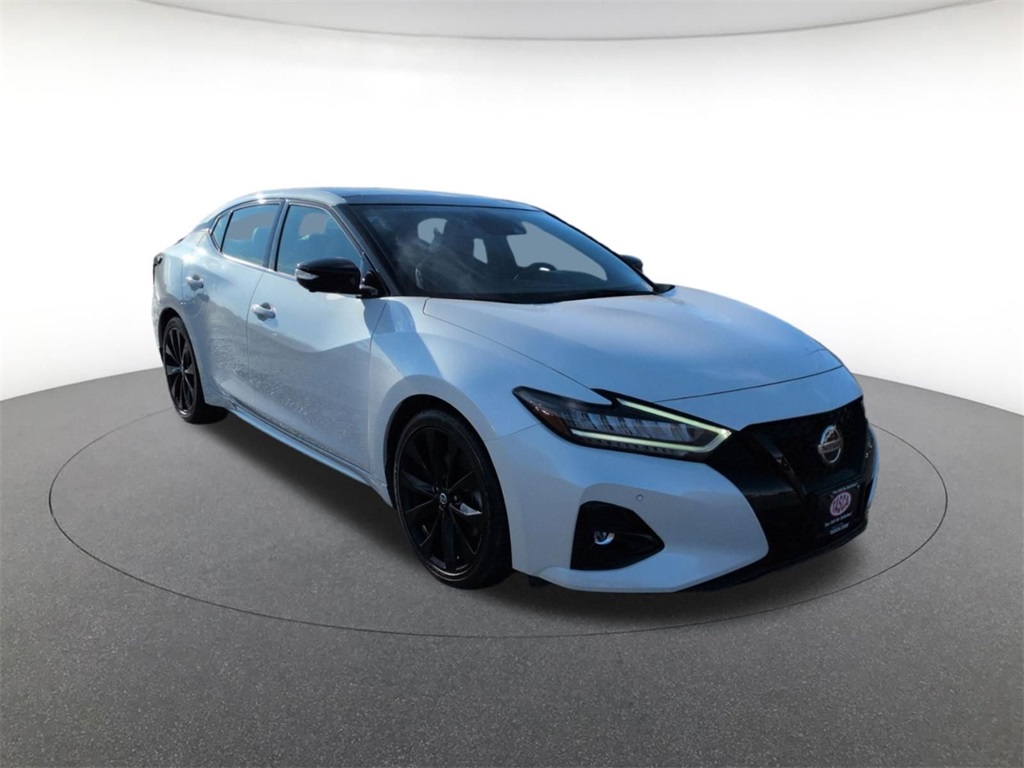 2022 Nissan Maxima SR's photo