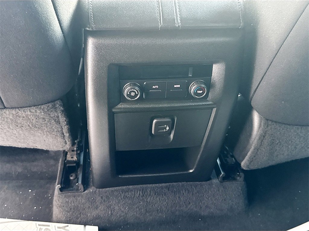 2023 Chevrolet Traverse Cloth photo 2
